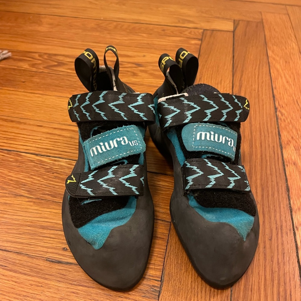La Sportiva Miura Climbing Shoes with Teal and Black Design Size 37